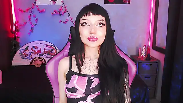 Snapshot of catipetite chatting on 01/18/26, 02:48 catipetite online show from 01/18/26, 02:48