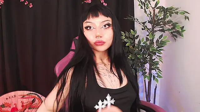 Snapshot of catipetite chatting on 04/03/26, 02:42 catipetite online show from 04/03/26, 02:42