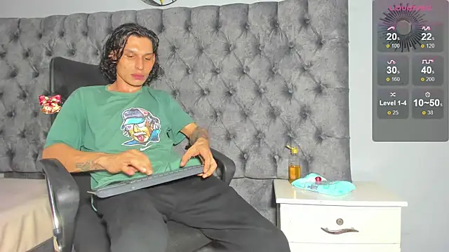 marcus smithh online show from 12/04/24, 10:46