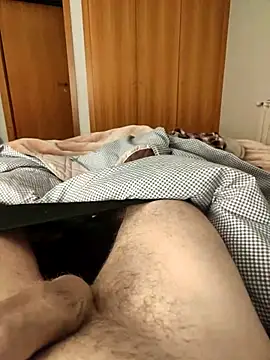 Snapshot of Bemgalado chatting on 12/19/25, 12:17 Bemgalado online show from 12/19/25, 12:17