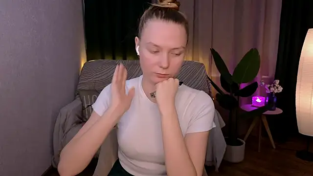 Snapshot of CarolynCohen__ chatting on 02/16/25, 05:26 CarolynCohen online show from 02/16/25, 05:26