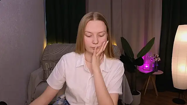 Snapshot of CarolynCohen__ chatting on 02/27/25, 05:13 CarolynCohen online show from 02/27/25, 05:13