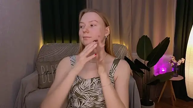 Snapshot of CarolynCohen__ chatting on 03/14/25, 05:16 CarolynCohen online show from 03/14/25, 05:16