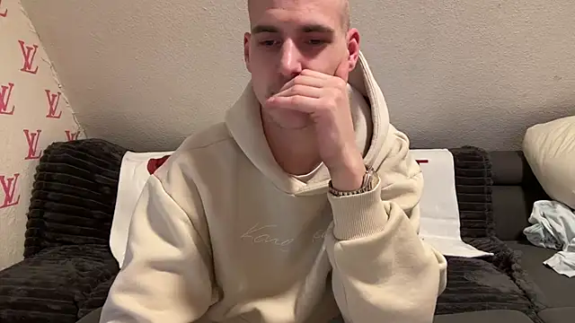 Cookieboy88 online show from 02/05/25, 09:07