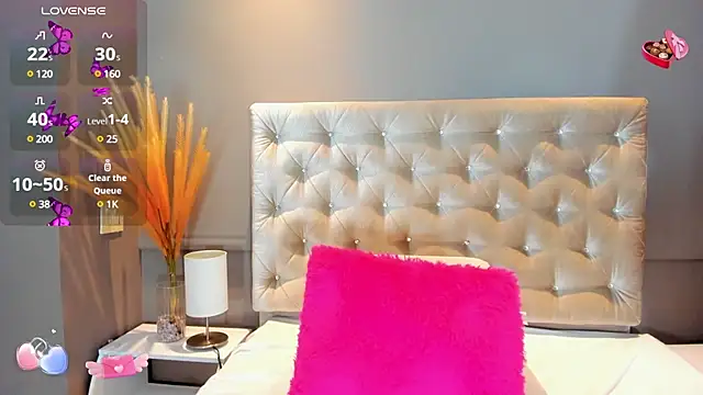 AriaRusso online show from 12/17/24, 09:16