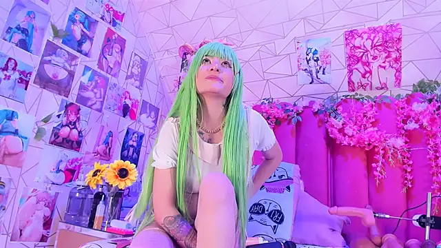 Snapshot of Alicebenett chatting on 09/29/25, 08:13 Alicebenett online show from 09/29/25, 08:13