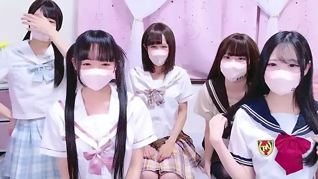 Snapshot of Suzu_ch_xx chatting on 11/23/25, 01:22 Suzu ch xx online show from 11/23/25, 01:22