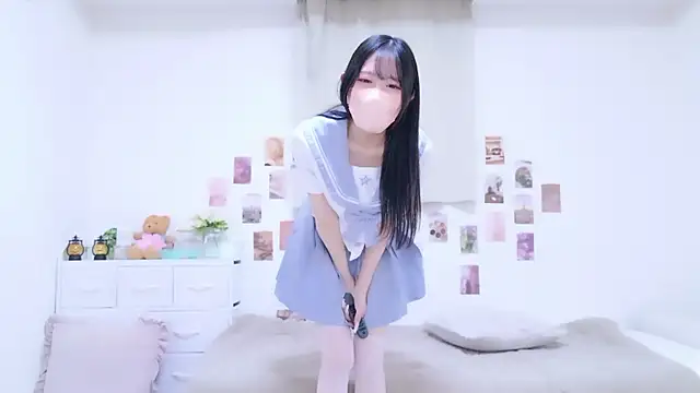 Snapshot of Suzu_ch_xx chatting on 11/30/25, 01:15 Suzu ch xx online show from 11/30/25, 01:15