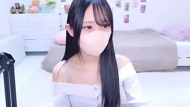 Snapshot of Suzu_ch_xx chatting on 12/14/25, 01:38 Suzu ch xx online show from 12/14/25, 01:38