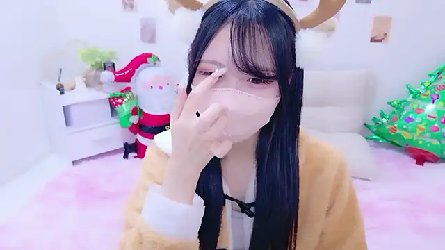 Snapshot of Suzu_ch_xx chatting on 12/23/25, 10:46 Suzu ch xx online show from 12/23/25, 10:46