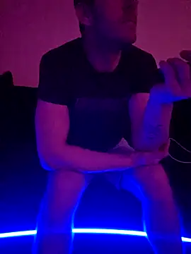 Snapshot of Aian09 chatting on 12/14/24, 07:57 Aian09 online show from 12/14/24, 07:57