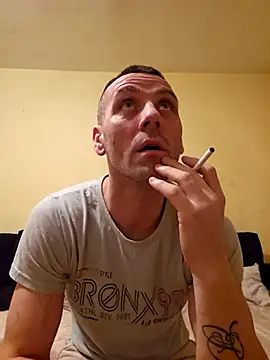 Snapshot of Aian09 chatting on 02/23/25, 04:24 Aian09 online show from 02/23/25, 04:24