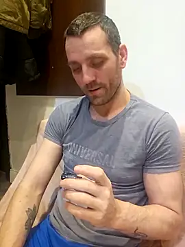 Snapshot of Aian09 chatting on 03/19/25, 09:16 Aian09 online show from 03/19/25, 09:16