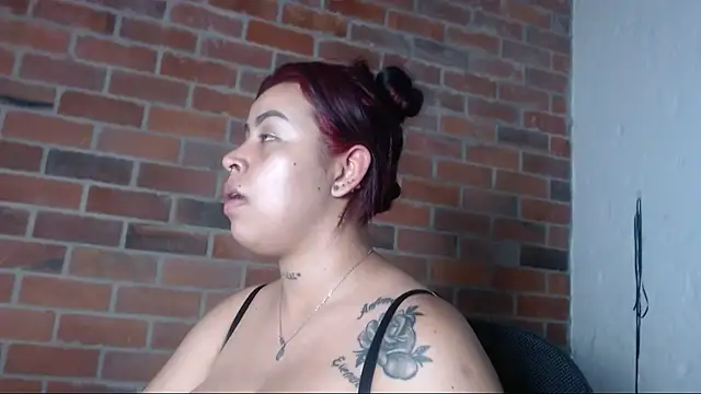 Snapshot of salome__hills1 chatting on 02/26/25, 01:11 salome hills1 online show from 02/26/25, 01:11