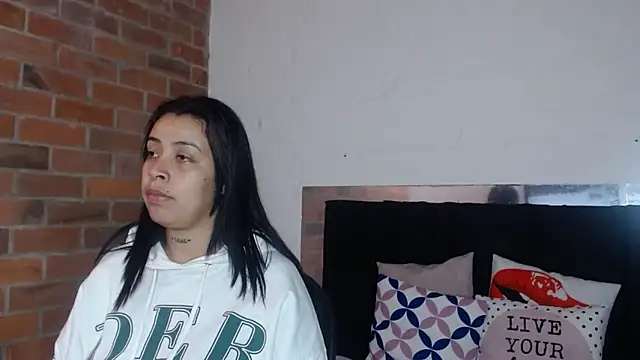 Snapshot of salome__hills1 chatting on 11/22/25, 01:32 salome hills1 online show from 11/22/25, 01:32