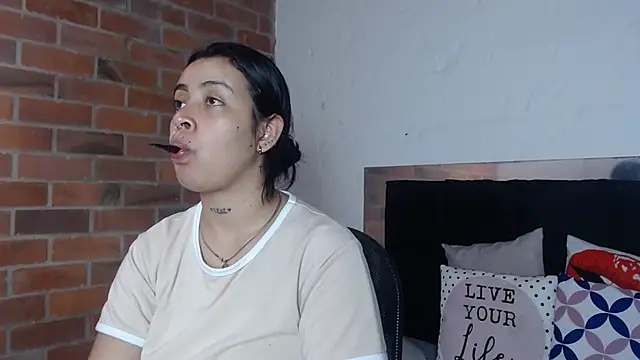 Snapshot of salome__hills1 chatting on 11/25/25, 01:55 salome hills1 online show from 11/25/25, 01:55