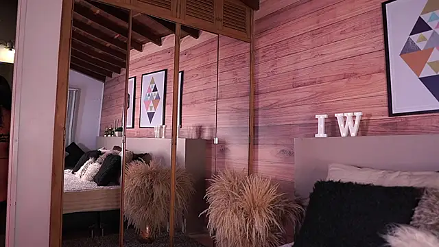 IzzyWild online show from 10/20/25, 11:43