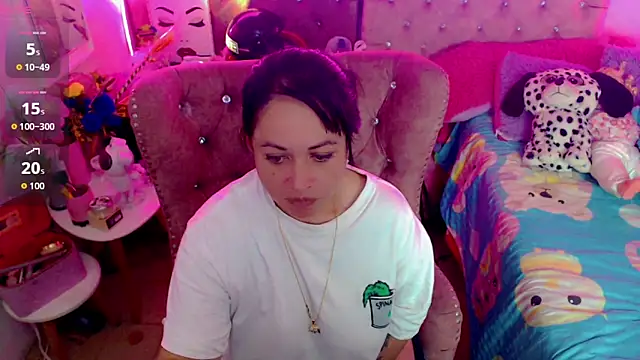 Snapshot of martina_bk chatting on 12/19/25, 01:34 martina bk online show from 12/19/25, 01:34