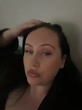 Snapshot of CurvyQueen2023 chatting on 03/28/26, 06:07 CurvyQueen2023 online show from 03/28/26, 06:07