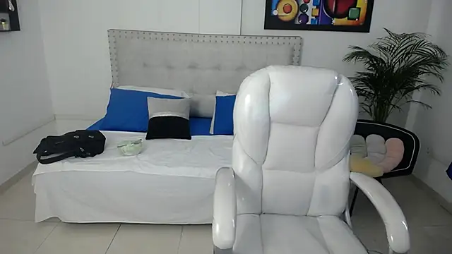 Chiqui milk  online show from 02/05/25, 07:20