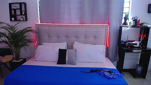 Chiqui milk  online show from 03/19/25, 07:27