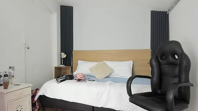 Chiqui milk  online show from 11/15/25, 08:05