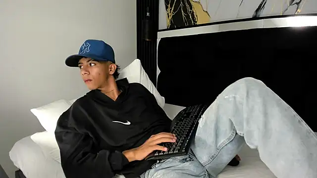 Snapshot of dikey_62 chatting on 12/12/24, 01:21 dikey 62 online show from 12/12/24, 01:21