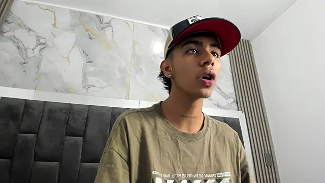 Snapshot of dikey_62 chatting on 02/14/25, 08:37 dikey 62 online show from 02/14/25, 08:37