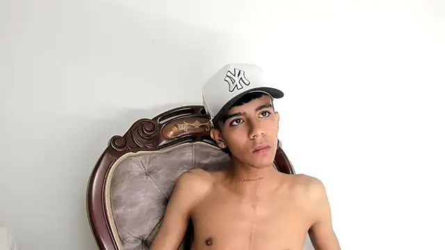 Snapshot of dikey_62 chatting on 02/19/25, 12:14 dikey 62 online show from 02/19/25, 12:14