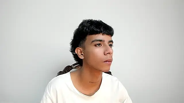 Snapshot of dikey_62 chatting on 02/19/25, 05:49 dikey 62 online show from 02/19/25, 05:49