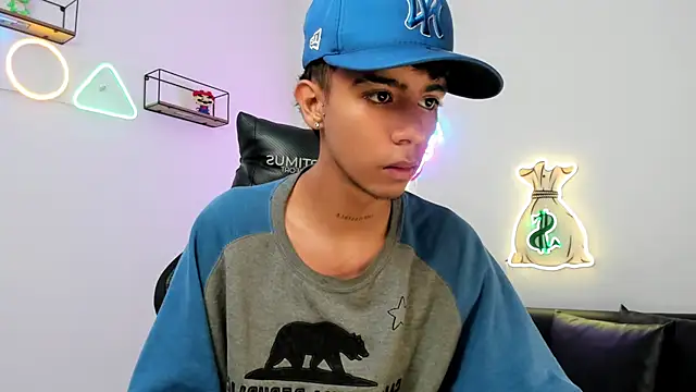 Snapshot of dikey_62 chatting on 03/10/25, 08:23 dikey 62 online show from 03/10/25, 08:23