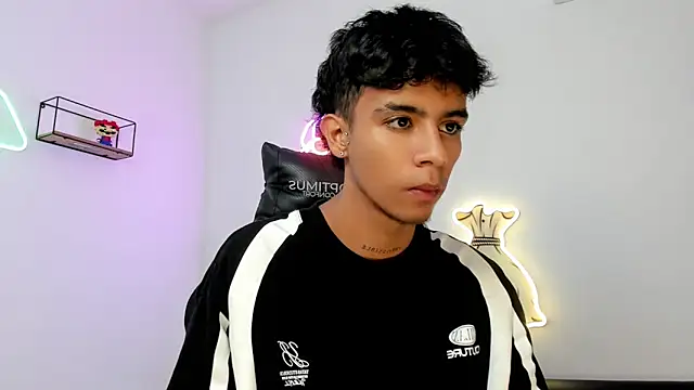 Snapshot of dikey_62 chatting on 03/11/25, 11:44 dikey 62 online show from 03/11/25, 11:44