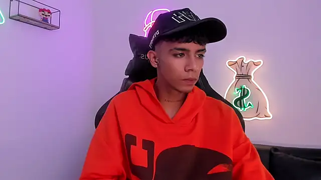 Snapshot of dikey_62 chatting on 03/14/25, 04:43 dikey 62 online show from 03/14/25, 04:43