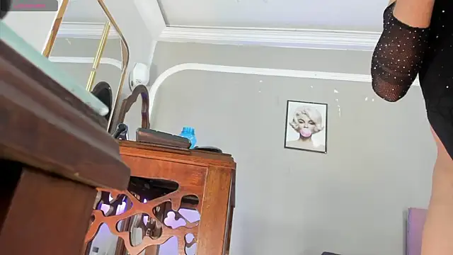 Jimena Grey online show from 12/15/25, 03:33