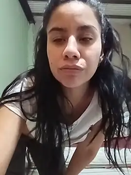 Snapshot of Michellluxo chatting on 05/20/26, 10:27 Michellluxo online show from 05/20/26, 10:27