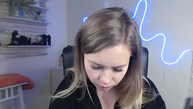 holly xglam online show from 12/16/24, 10:40