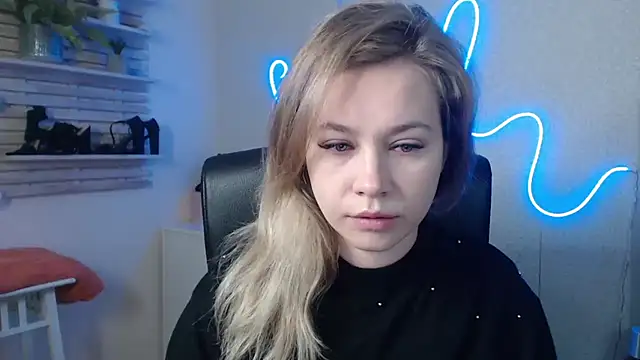 holly xglam online show from 12/18/24, 04:31