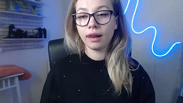 holly xglam online show from 12/18/24, 10:40