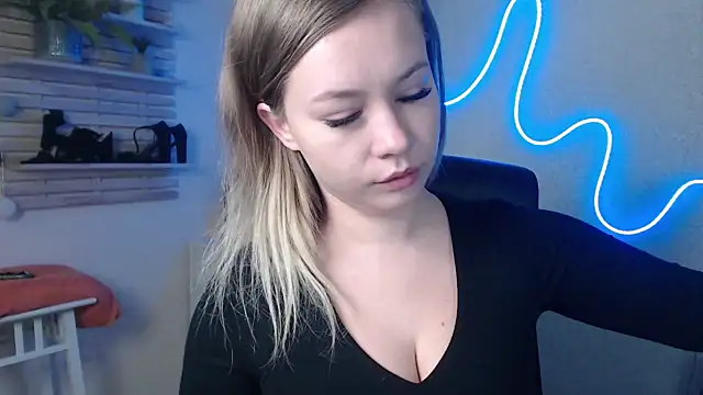 holly xglam online show from 12/19/24, 03:18