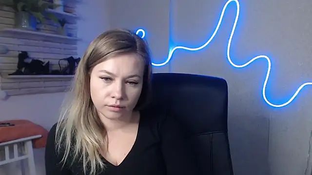 holly xglam online show from 12/19/24, 06:34