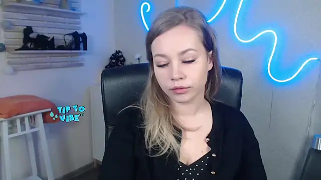 holly xglam online show from 12/30/24, 06:31