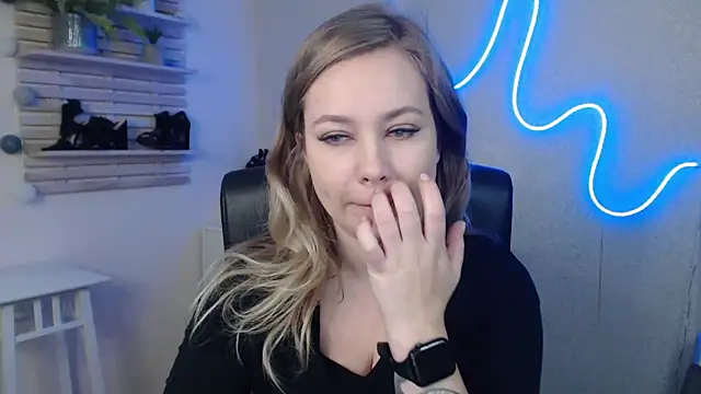 holly xglam online show from 01/02/25, 06:18