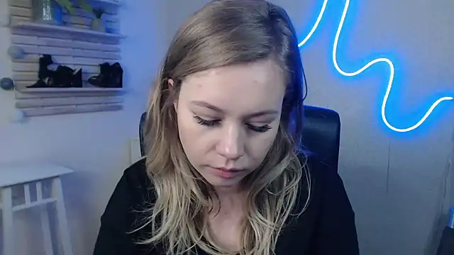 holly xglam online show from 01/02/25, 10:16