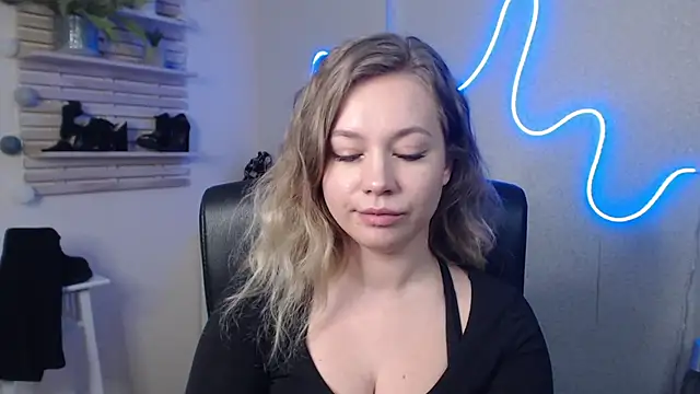 holly xglam online show from 01/07/25, 07:42