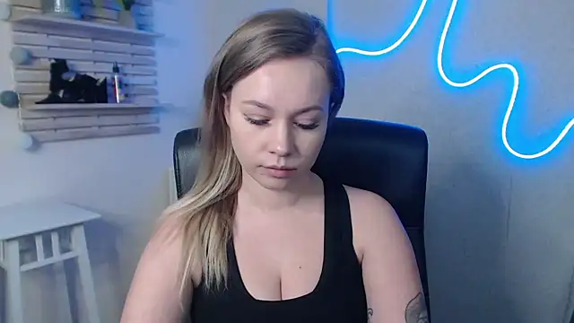 holly xglam online show from 01/09/25, 06:06