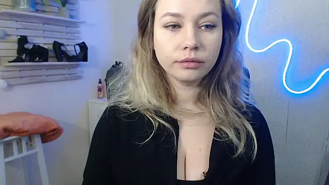 holly xglam online show from 01/15/25, 04:15