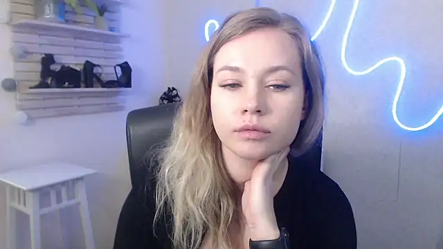 holly xglam online show from 01/15/25, 10:17