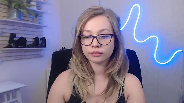 holly xglam online show from 01/22/25, 06:20