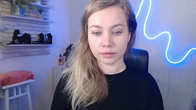 holly xglam online show from 01/28/25, 04:50