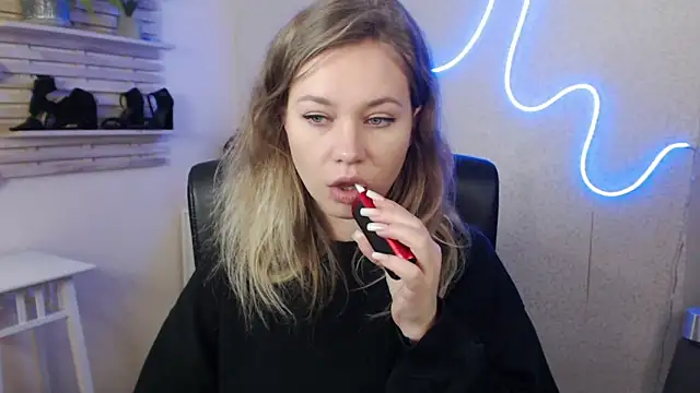 holly xglam online show from 01/30/25, 05:30